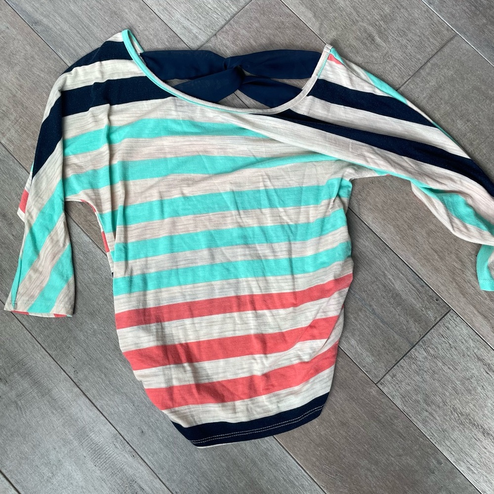 Medium 3/4 sleeve shirt